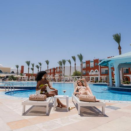 Sunrise Garden Beach Resort Gurdaka Kültér fotó Pool at the Hilton Sharm El Sheikh
