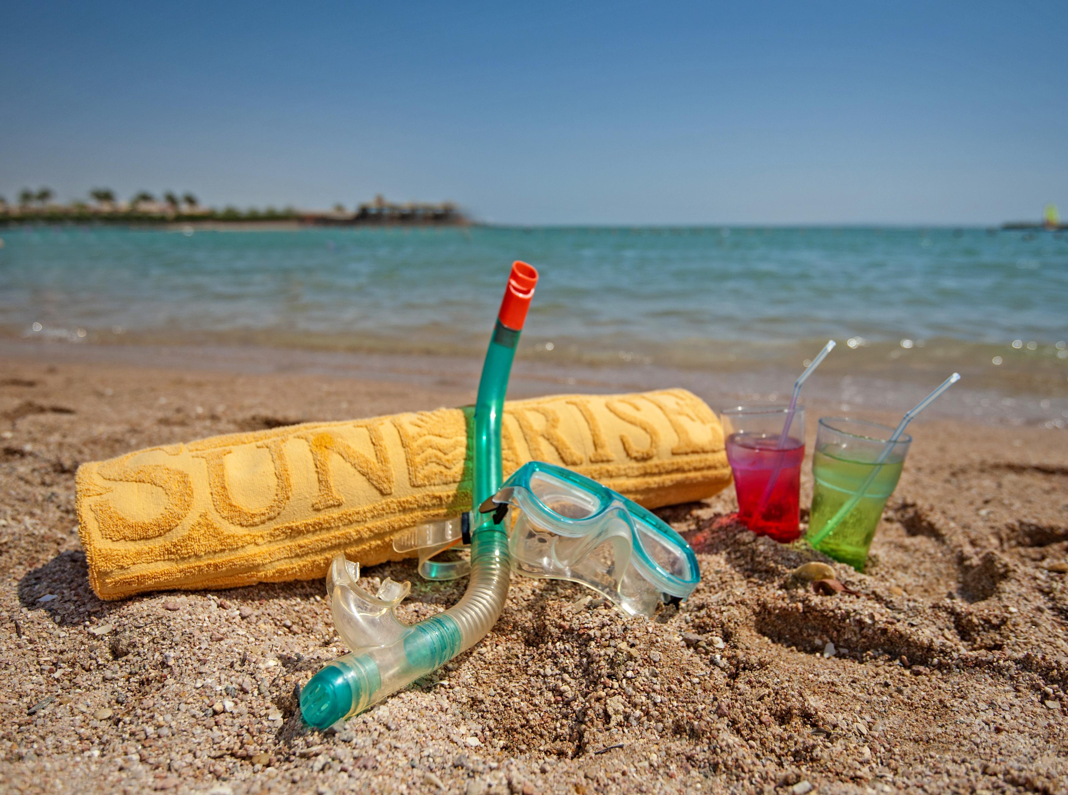 Sunrise Garden Beach Resort Gurdaka Kültér fotó Snorkelling equipment on a beach