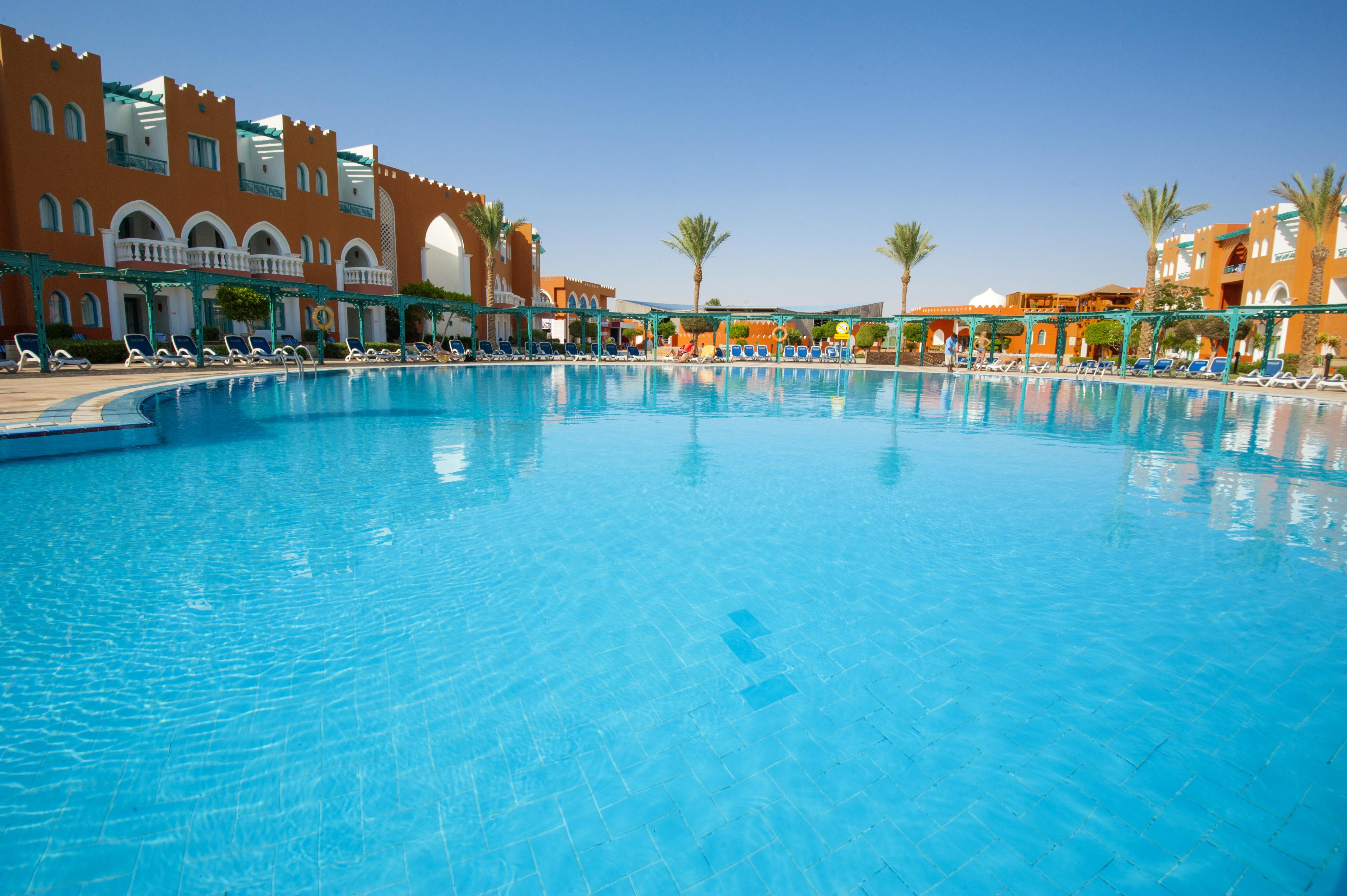 Sunrise Garden Beach Resort Gurdaka Kültér fotó A resort in Egypt