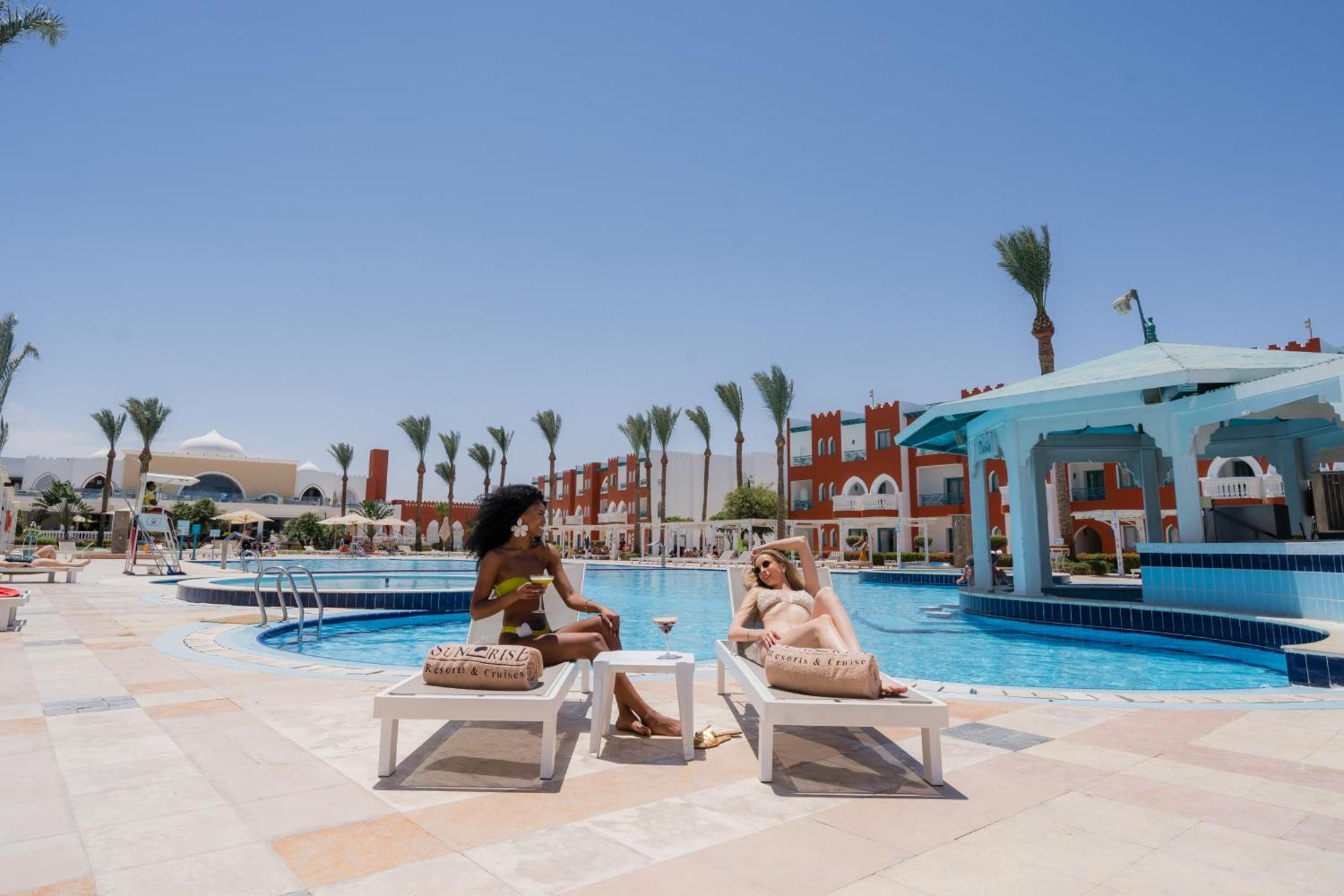 Sunrise Garden Beach Resort Gurdaka Kültér fotó Pool at the Hilton Sharm El Sheikh