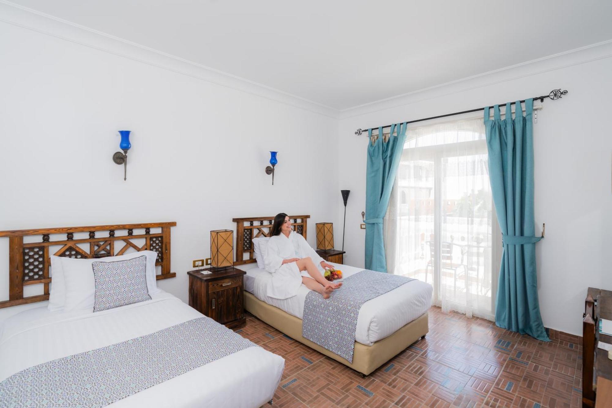 Sunrise Garden Beach Resort Gurdaka Szoba fotó A guest room at the hotel
