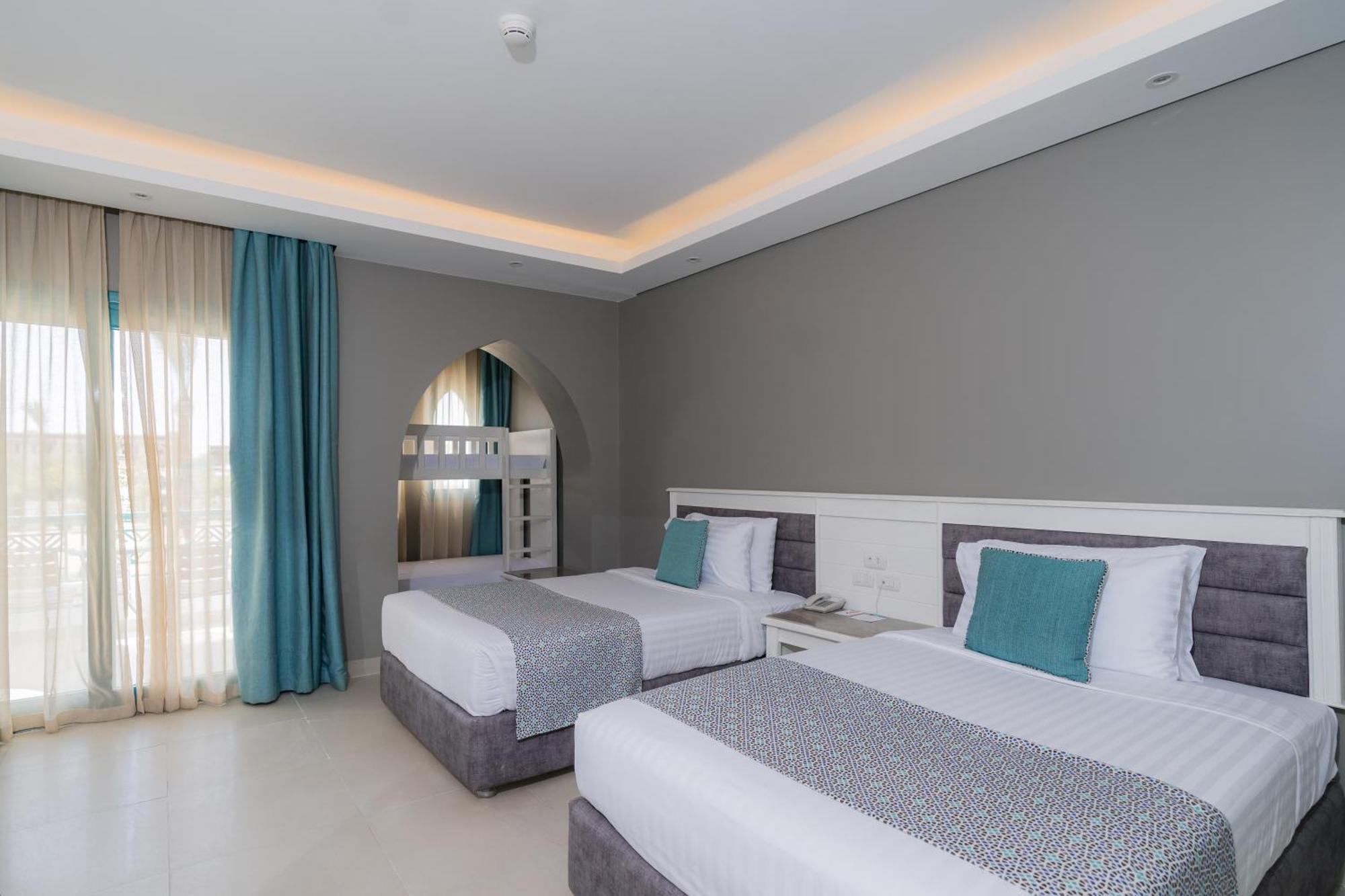 Sunrise Garden Beach Resort Gurdaka Szoba fotó A room at the hotel