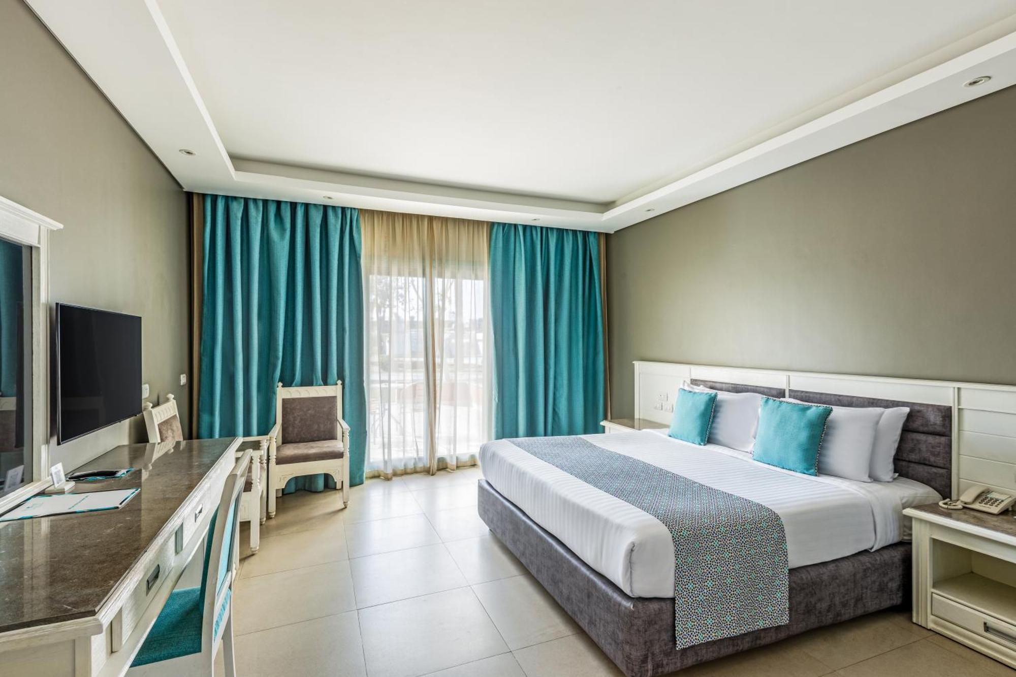 Sunrise Garden Beach Resort Gurdaka Kültér fotó A room at the hotel