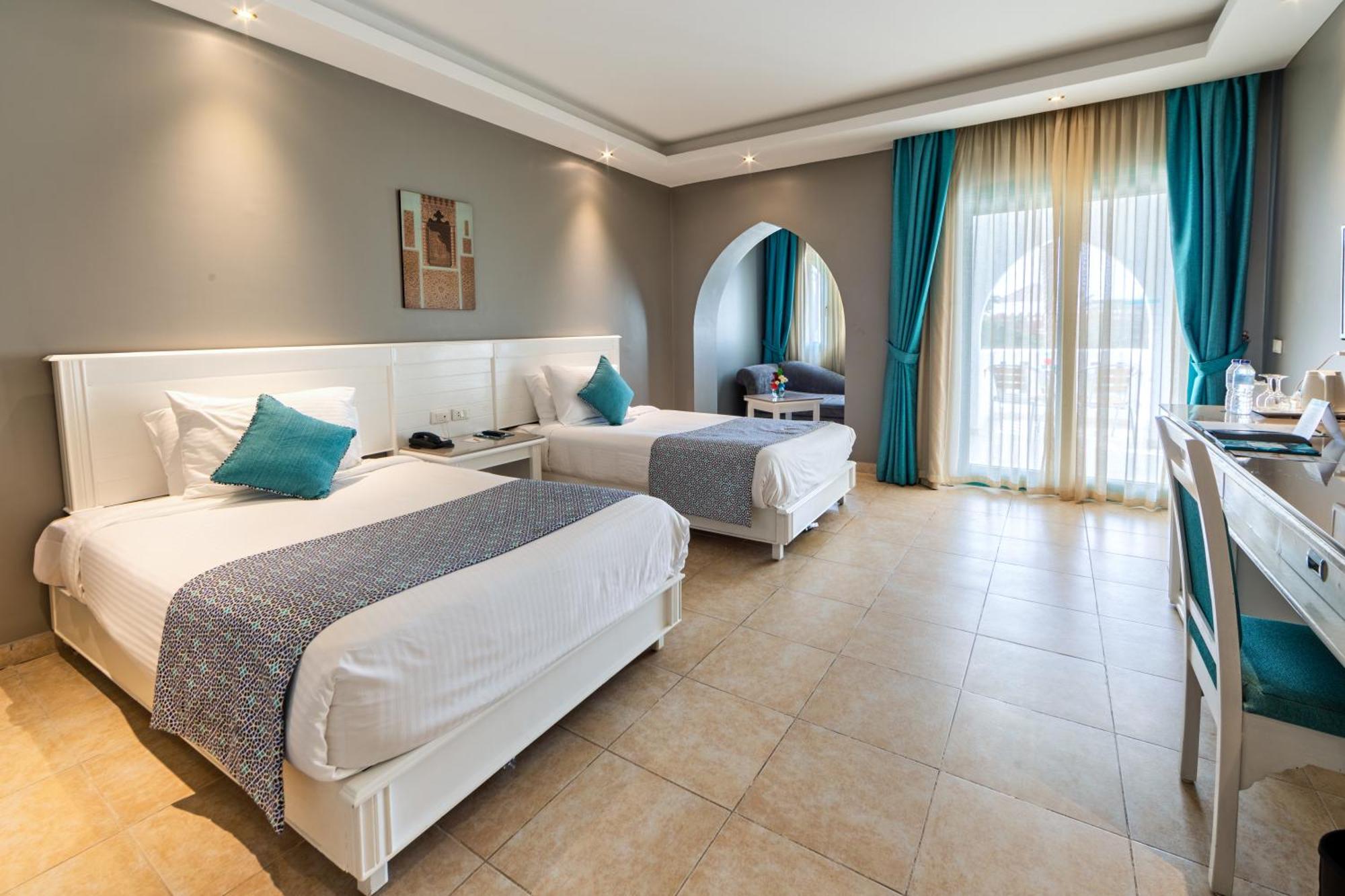 Sunrise Garden Beach Resort Gurdaka Szoba fotó A room at the hotel