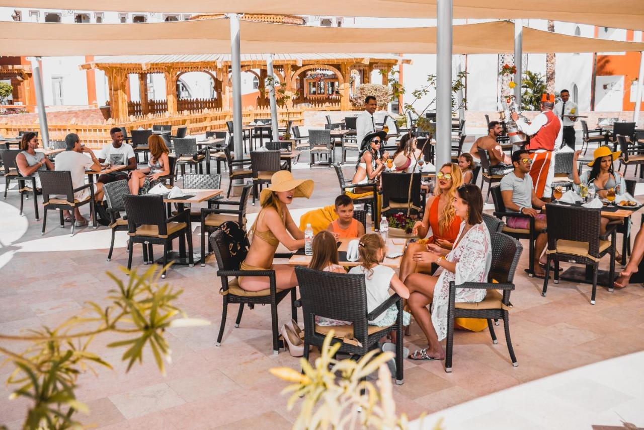 Sunrise Garden Beach Resort Gurdaka Kültér fotó The restaurant at the beach
