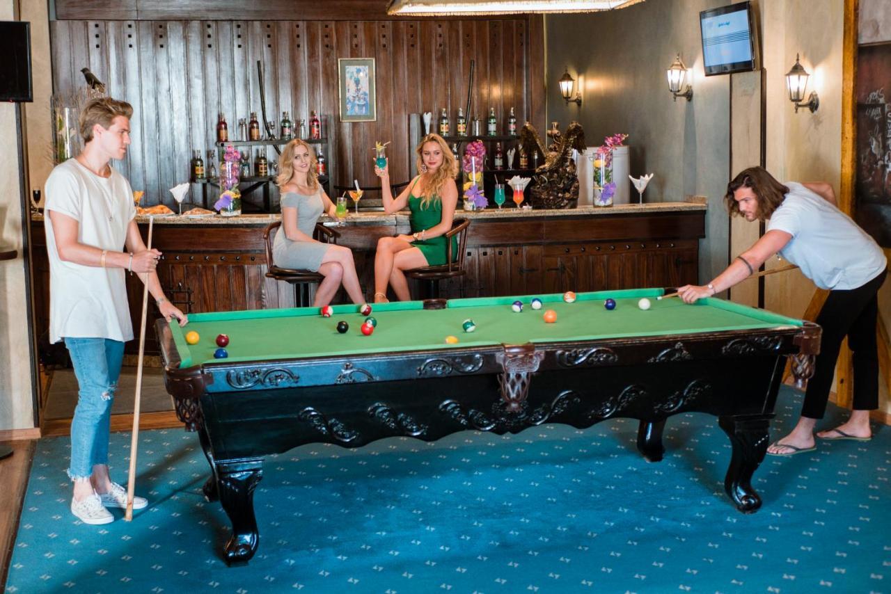 Sunrise Garden Beach Resort Gurdaka Kültér fotó Pool table