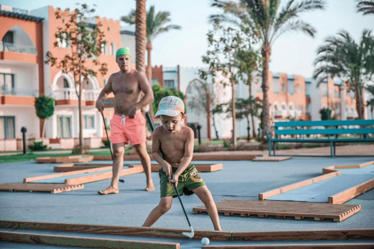 Sunrise Garden Beach Resort Gurdaka Kültér fotó Mini golf in Egypt
